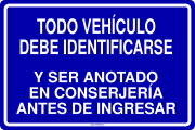 TODO VEHÍCULO DEBE IDENTIFICARSE Y SER ANOTADO EN CONSERJERÍA ANTES DE INGRESAR